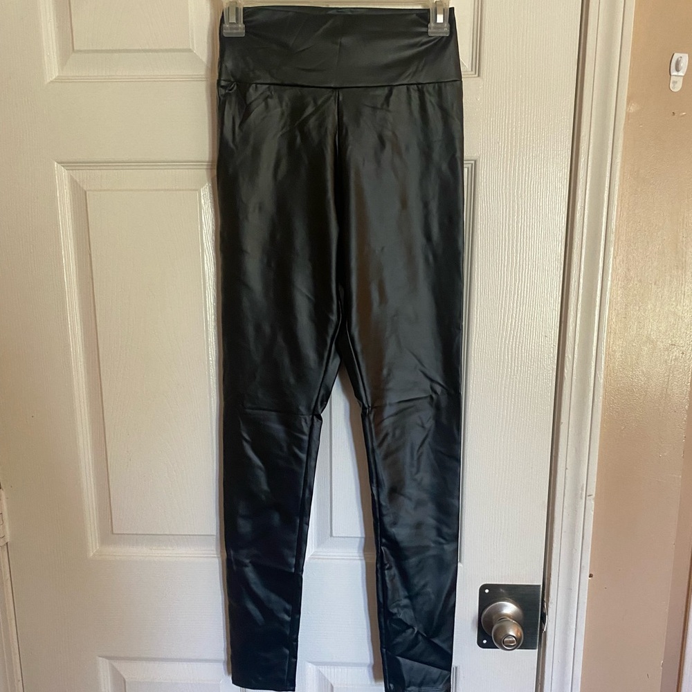 Leather material type leggings